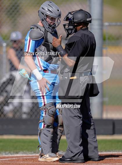Thumbnail 3 in Highland vs. La Grande (Coach Bob Invitational) photogallery.