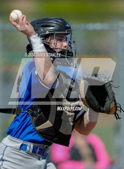 Thumbnail 3 in Highland vs. La Grande (Coach Bob Invitational) photogallery.