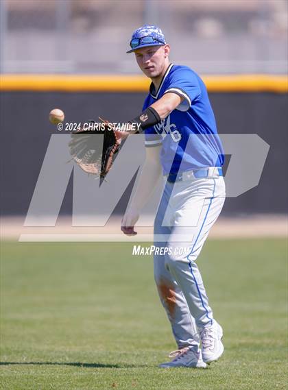 Thumbnail 3 in Highland vs. La Grande (Coach Bob Invitational) photogallery.