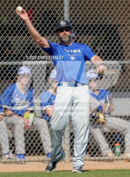 Thumbnail 2 in Highland vs. La Grande (Coach Bob Invitational) photogallery.