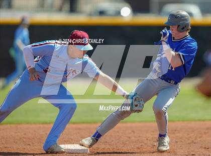 Thumbnail 2 in Highland vs. La Grande (Coach Bob Invitational) photogallery.