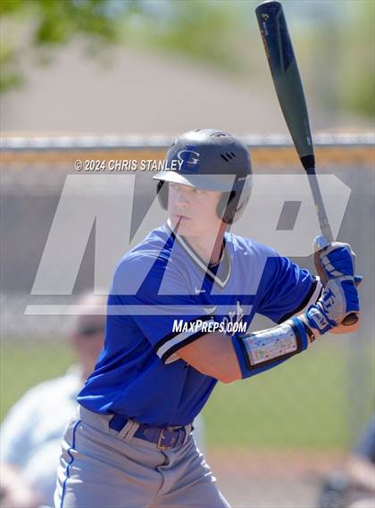 Thumbnail 2 in Highland vs. La Grande (Coach Bob Invitational) photogallery.