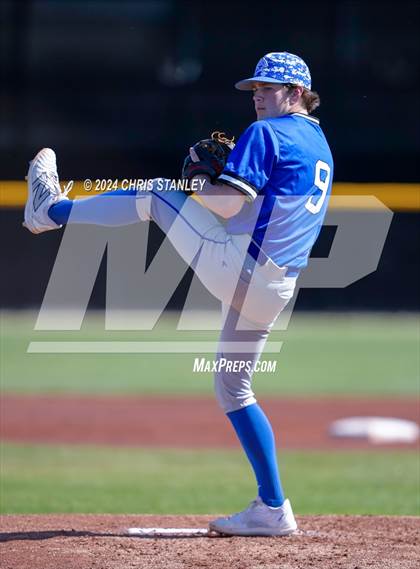 Thumbnail 3 in Highland vs. La Grande (Coach Bob Invitational) photogallery.