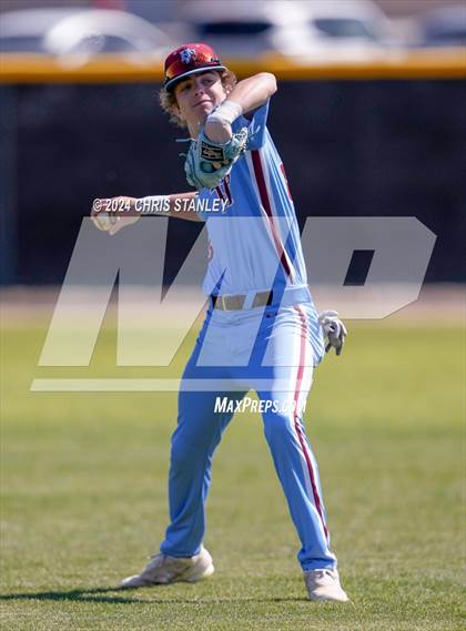 Thumbnail 1 in Highland vs. La Grande (Coach Bob Invitational) photogallery.