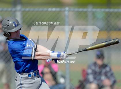 Thumbnail 3 in Highland vs. La Grande (Coach Bob Invitational) photogallery.