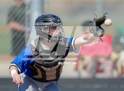 Thumbnail 3 in Highland vs. La Grande (Coach Bob Invitational) photogallery.