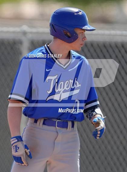 Thumbnail 2 in Highland vs. La Grande (Coach Bob Invitational) photogallery.