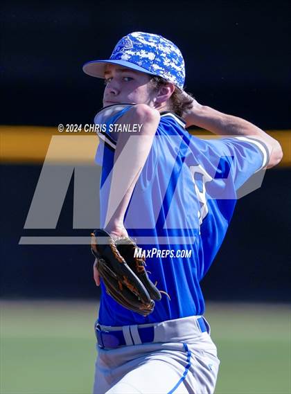 Thumbnail 2 in Highland vs. La Grande (Coach Bob Invitational) photogallery.