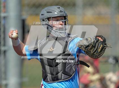 Thumbnail 1 in Highland vs. La Grande (Coach Bob Invitational) photogallery.