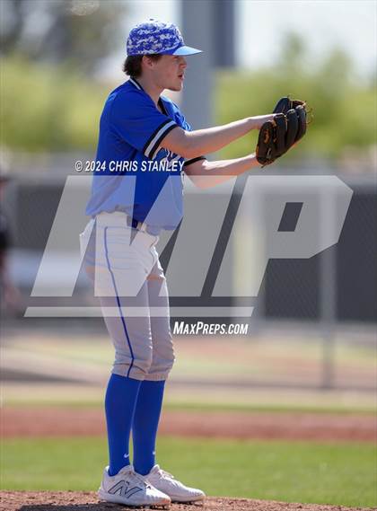Thumbnail 1 in Highland vs. La Grande (Coach Bob Invitational) photogallery.