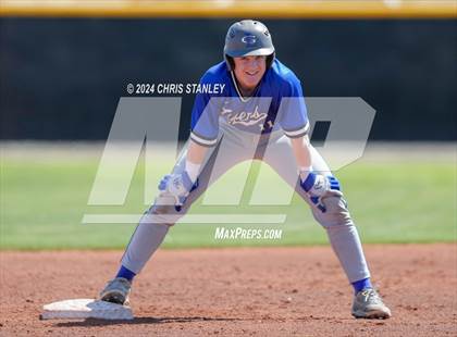 Thumbnail 3 in Highland vs. La Grande (Coach Bob Invitational) photogallery.