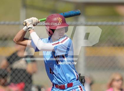 Thumbnail 2 in Highland vs. La Grande (Coach Bob Invitational) photogallery.
