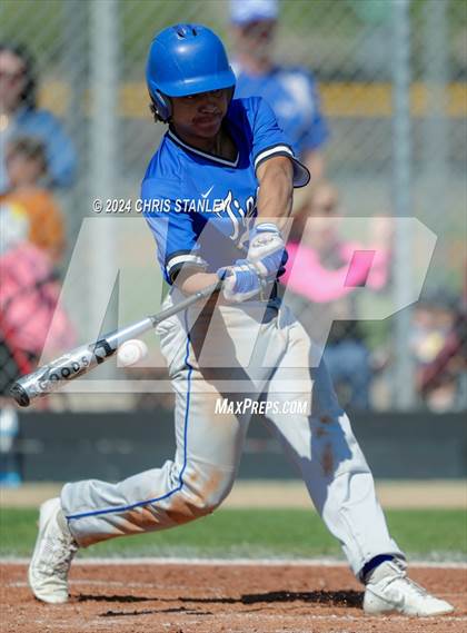 Thumbnail 2 in Highland vs. La Grande (Coach Bob Invitational) photogallery.
