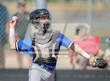 Thumbnail 2 in Highland vs. La Grande (Coach Bob Invitational) photogallery.