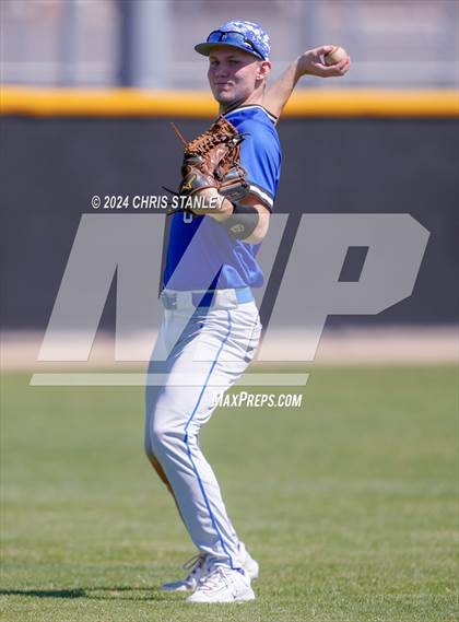 Thumbnail 1 in Highland vs. La Grande (Coach Bob Invitational) photogallery.