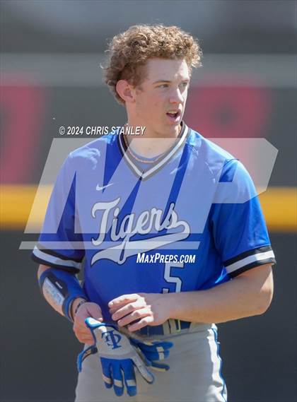 Thumbnail 1 in Highland vs. La Grande (Coach Bob Invitational) photogallery.