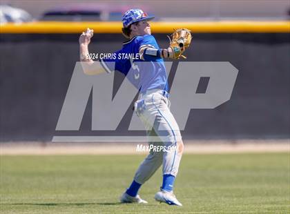 Thumbnail 1 in Highland vs. La Grande (Coach Bob Invitational) photogallery.