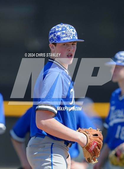 Thumbnail 2 in Highland vs. La Grande (Coach Bob Invitational) photogallery.
