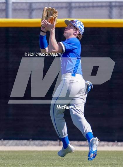 Thumbnail 3 in Highland vs. La Grande (Coach Bob Invitational) photogallery.