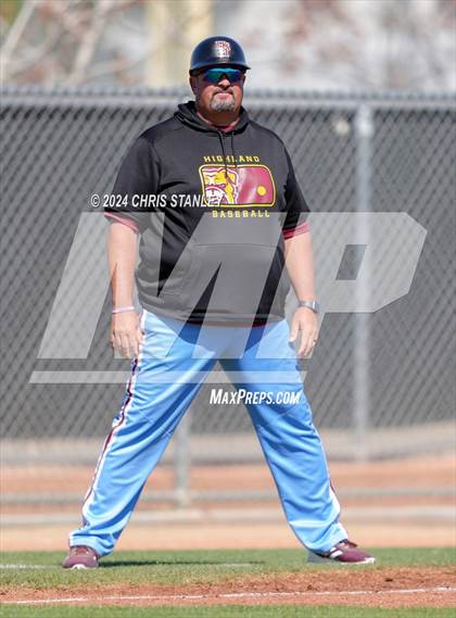 Thumbnail 3 in Highland vs. La Grande (Coach Bob Invitational) photogallery.
