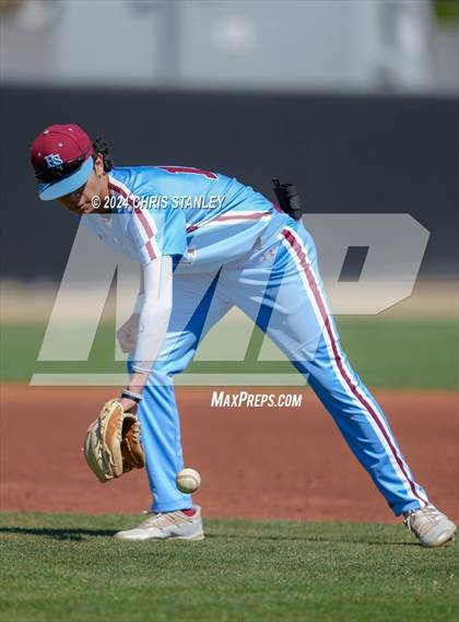 Thumbnail 2 in Highland vs. La Grande (Coach Bob Invitational) photogallery.