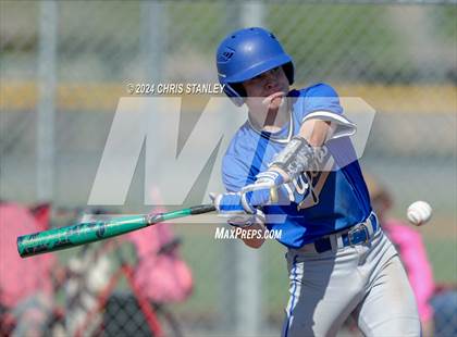 Thumbnail 3 in Highland vs. La Grande (Coach Bob Invitational) photogallery.