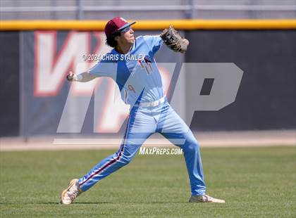 Thumbnail 2 in Highland vs. La Grande (Coach Bob Invitational) photogallery.