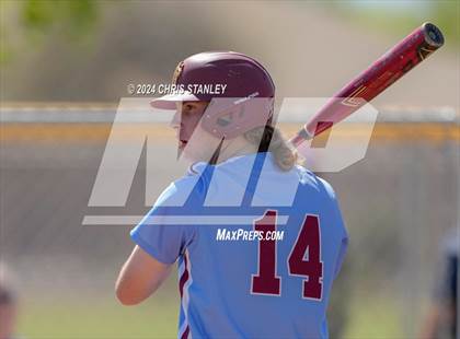 Thumbnail 2 in Highland vs. La Grande (Coach Bob Invitational) photogallery.
