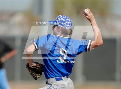 Thumbnail 3 in Highland vs. La Grande (Coach Bob Invitational) photogallery.