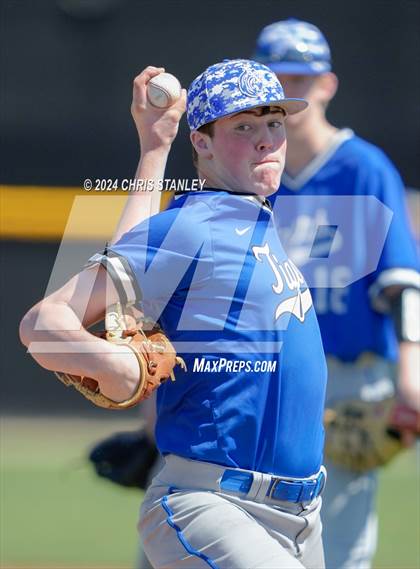 Thumbnail 2 in Highland vs. La Grande (Coach Bob Invitational) photogallery.