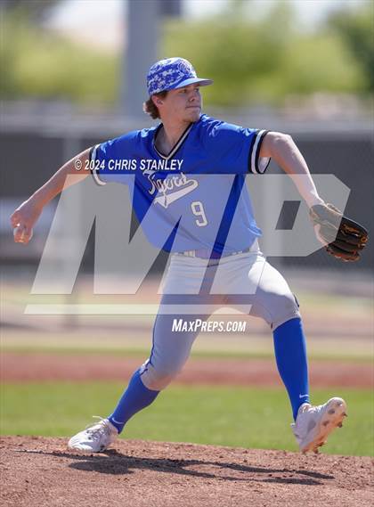 Thumbnail 3 in Highland vs. La Grande (Coach Bob Invitational) photogallery.