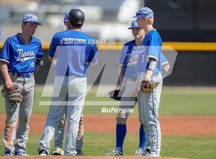 Thumbnail 1 in Highland vs. La Grande (Coach Bob Invitational) photogallery.