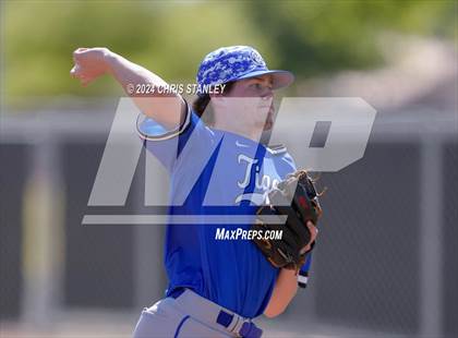 Thumbnail 2 in Highland vs. La Grande (Coach Bob Invitational) photogallery.