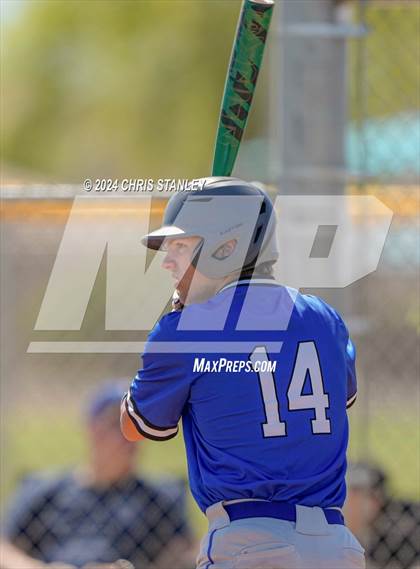 Thumbnail 3 in Highland vs. La Grande (Coach Bob Invitational) photogallery.