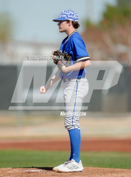 Thumbnail 3 in Highland vs. La Grande (Coach Bob Invitational) photogallery.