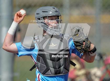 Thumbnail 2 in Highland vs. La Grande (Coach Bob Invitational) photogallery.