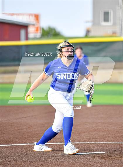 Thumbnail 3 in Snook vs Thorndale (UIL 2A Region IV Area) photogallery.