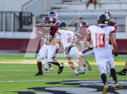 Thumbnail 2 in FR: Mustang @ Edmond Memorial photogallery.