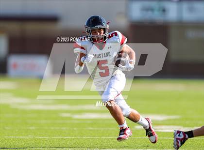 Thumbnail 2 in FR: Mustang @ Edmond Memorial photogallery.