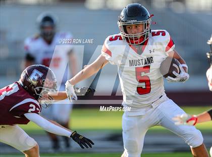 Thumbnail 1 in FR: Mustang @ Edmond Memorial photogallery.