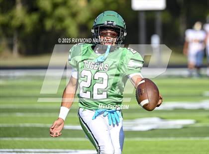 Thumbnail 2 in FR: Delta @ Yorktown photogallery.