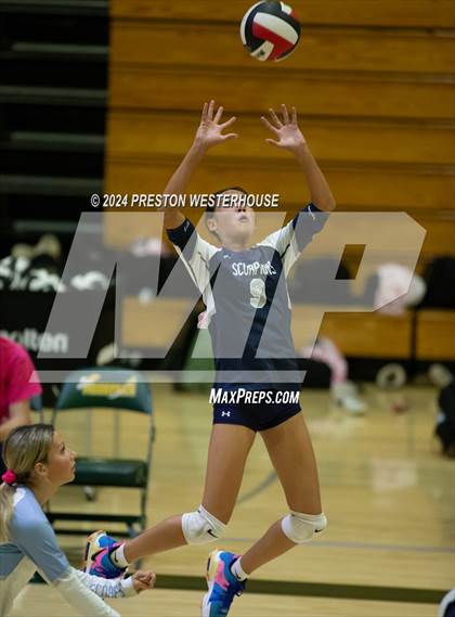 Thumbnail 2 in Camarillo @ Moorpark photogallery.