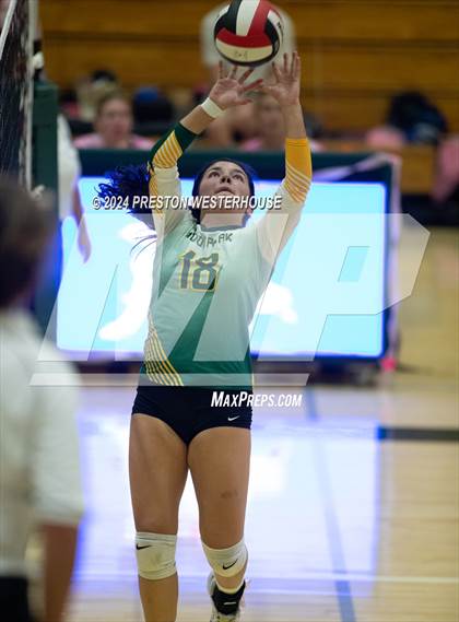 Thumbnail 2 in Camarillo @ Moorpark photogallery.