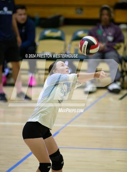 Thumbnail 3 in Camarillo @ Moorpark photogallery.