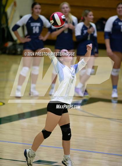 Thumbnail 1 in Camarillo @ Moorpark photogallery.