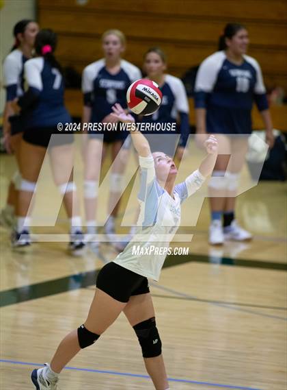Thumbnail 3 in Camarillo @ Moorpark photogallery.