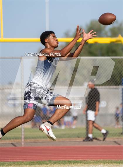 Thumbnail 1 in Holtville vs Yuma (7 on 7) photogallery.