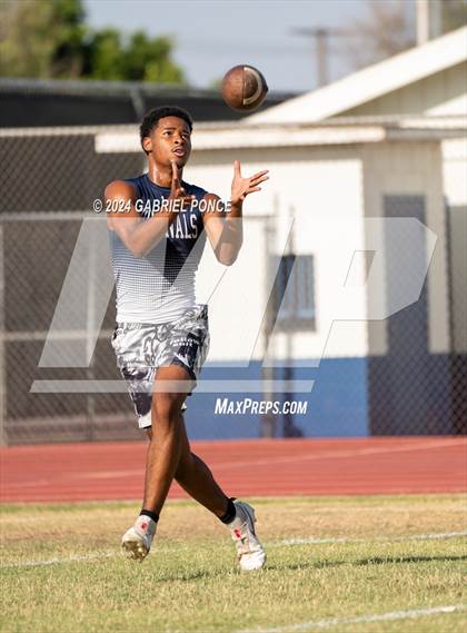 Thumbnail 1 in Holtville vs Yuma (7 on 7) photogallery.