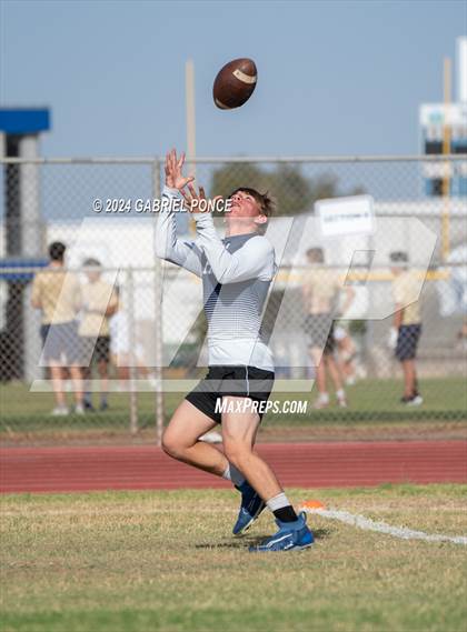 Thumbnail 1 in Holtville vs Yuma (7 on 7) photogallery.