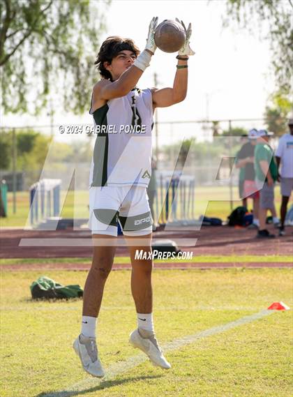 Thumbnail 1 in Holtville vs Yuma (7 on 7) photogallery.